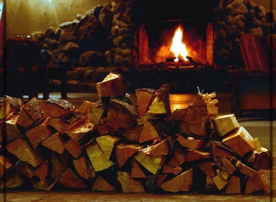 湧駒荘の暖炉